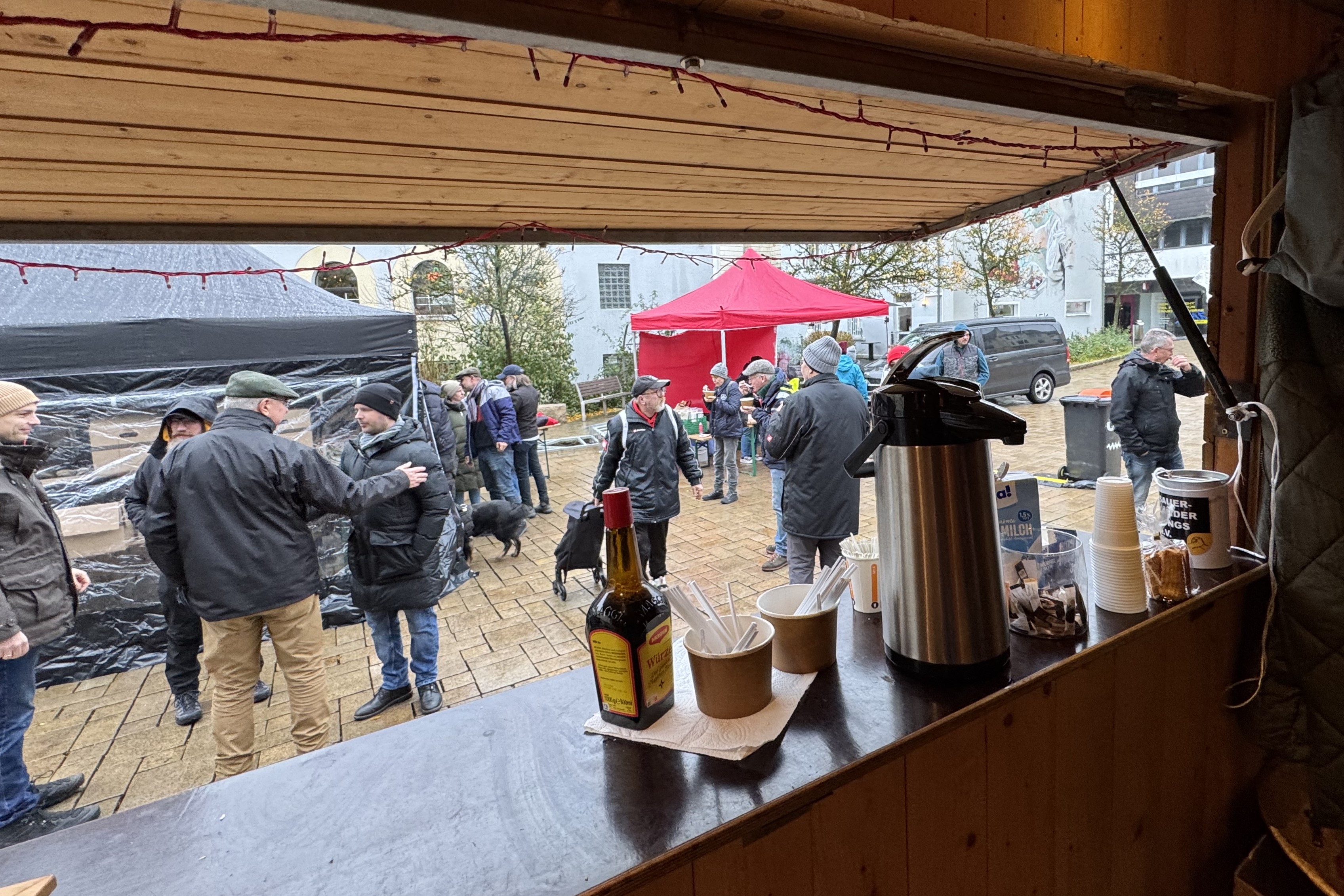 Blick aus der Suppenausgaben-Bude