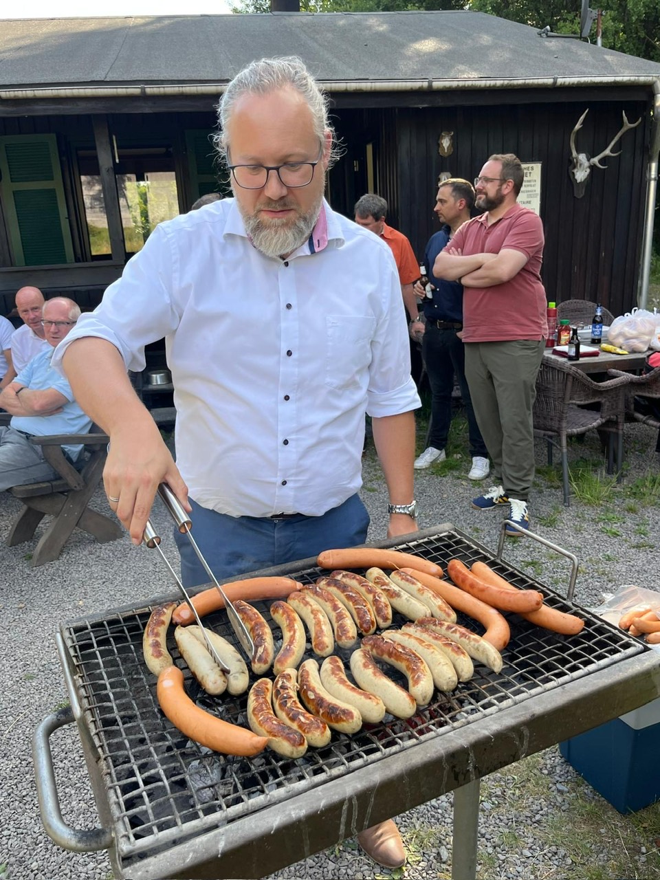 Ein Lions-Mitglied am Grill