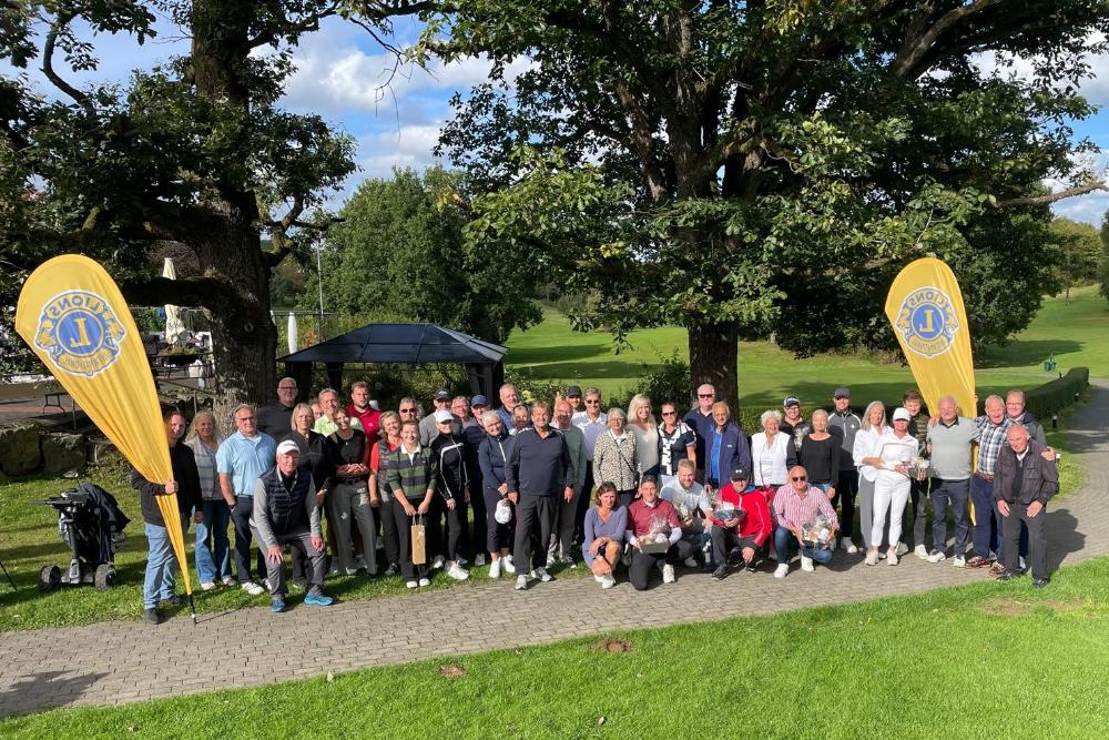 Gruppenbild auf dem Glfplatzq